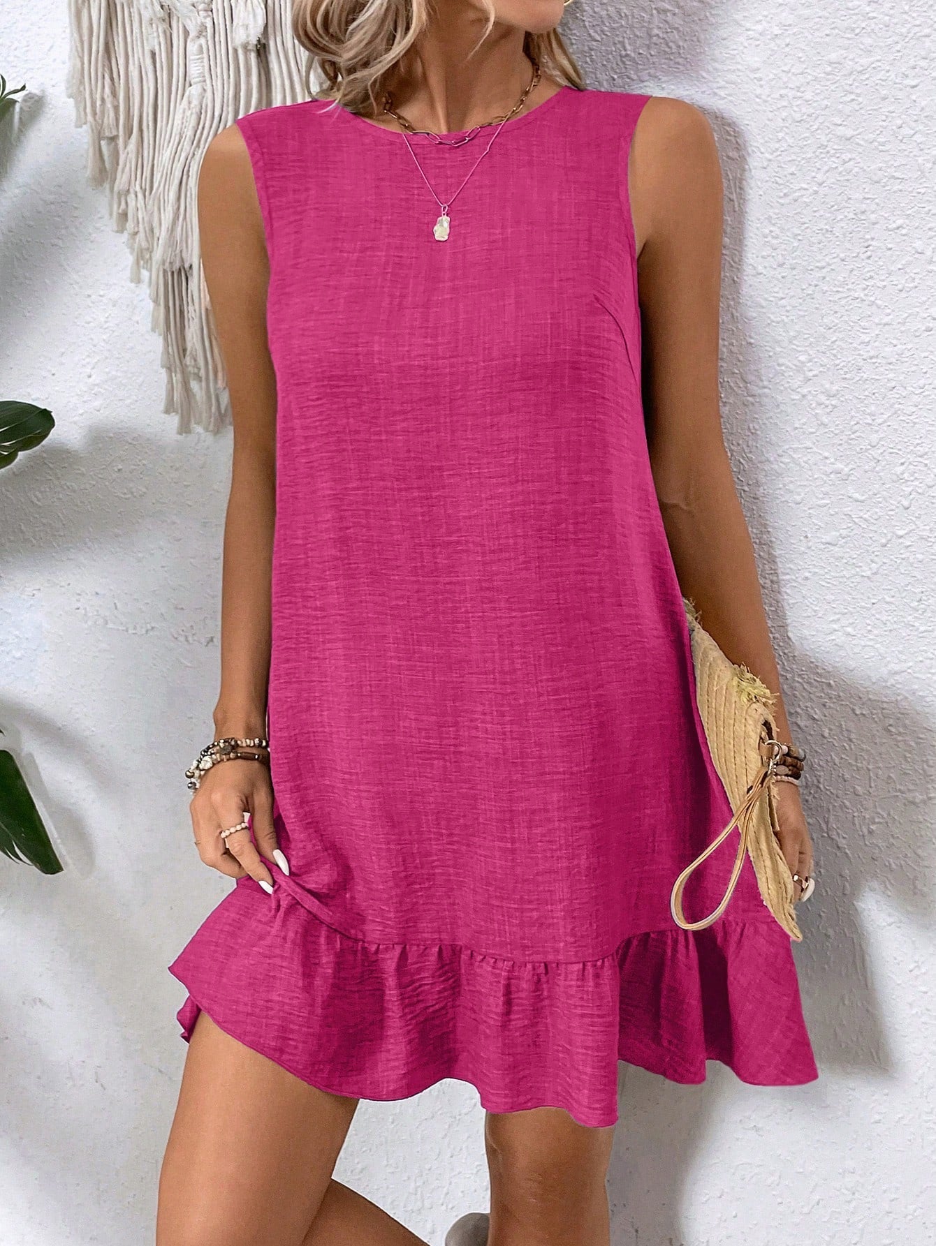 Vestido Curto Casual com Babado na Barra